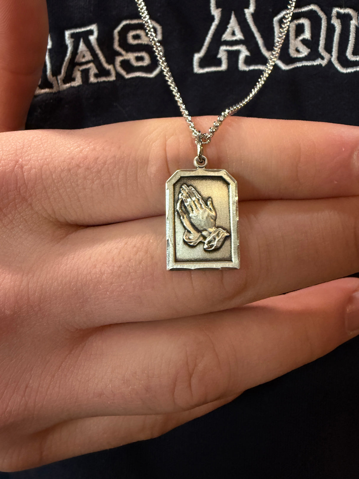 Praying Hands Pendant with Serenity Prayer