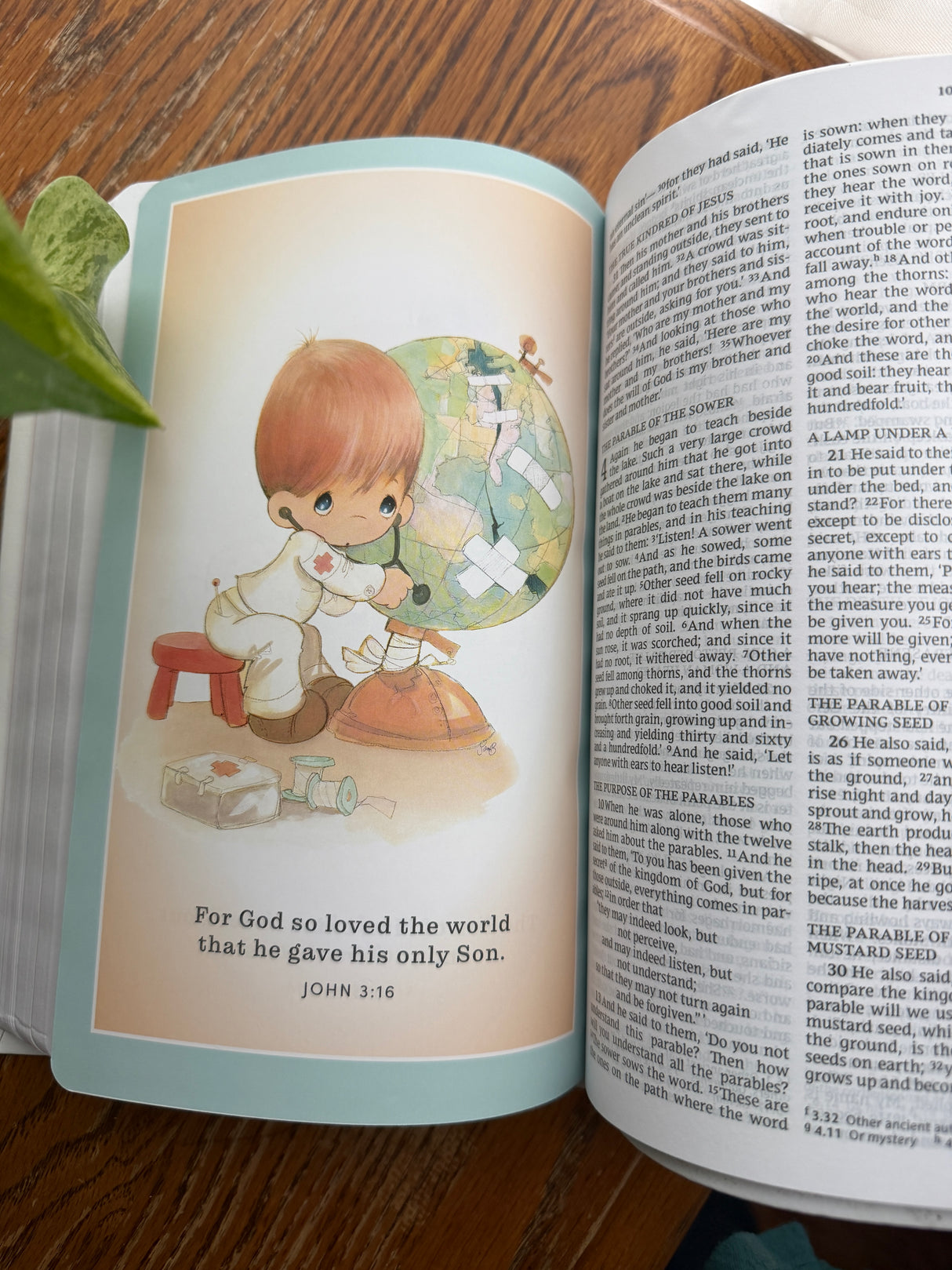 Precious Moments Catholic Bible for Boys or Girls (White)