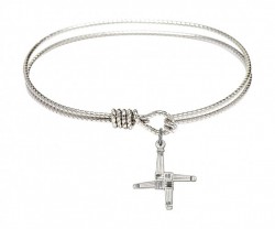 Cable Bangle Bracelet with a Textured Saint Brigid Cross Charm [BRC0290]