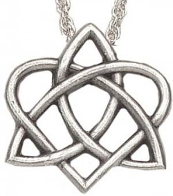 Celtic Trinity Heart Pendant - 1“ H [TSG1023]