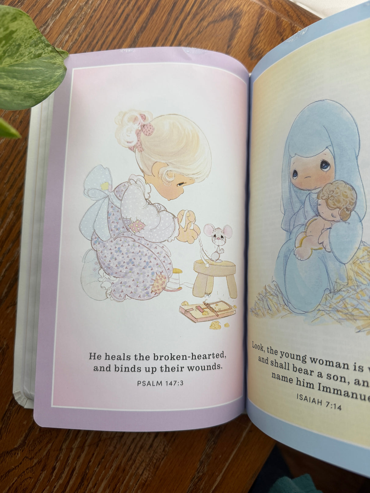 Precious Moments Catholic Bible for Boys or Girls (White)